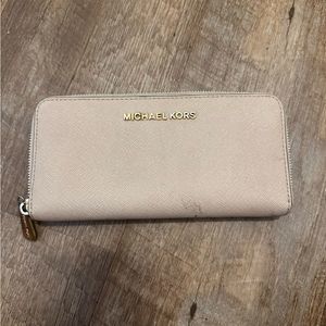 Michael Kors Jet Set Travel Large Saffiano Leather Quarter-Zip Wallet Rose Gold